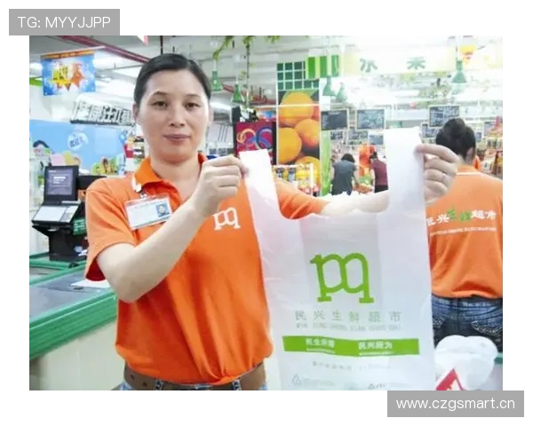 卡瓦尼提着超市塑料袋走进五星酒店，我笑出声了