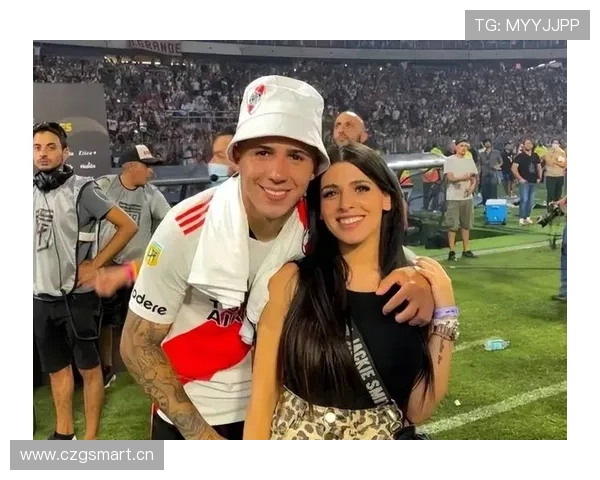 恩佐·费尔南德斯家里鞋比我整个家还多，刷到照片我默默删了购物车