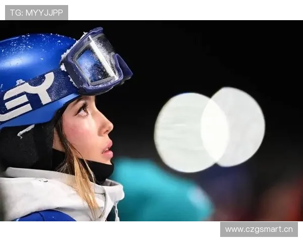 谷爱凌这日常照片一看就不简单，别人冬天都裹成粽子，她却好似随手打开了冰箱冷藏室