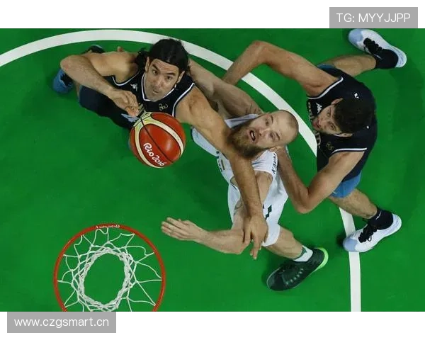 路易斯·斯科拉内线背身进攻效率提升显著拉开与同时代内线差距